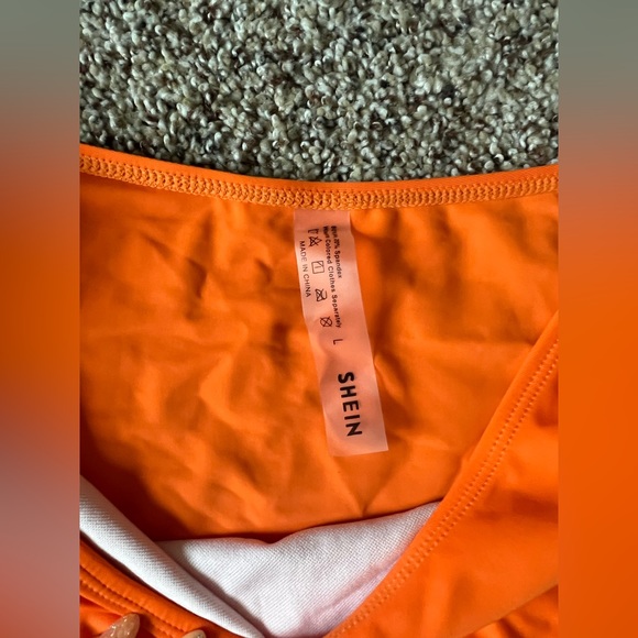 Bikini - Picture 2 of 5